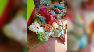 Madhubani News. हर्षोल्लास के संग मना कोजागरा का पर्व, बांटे गये मखाना बताशा