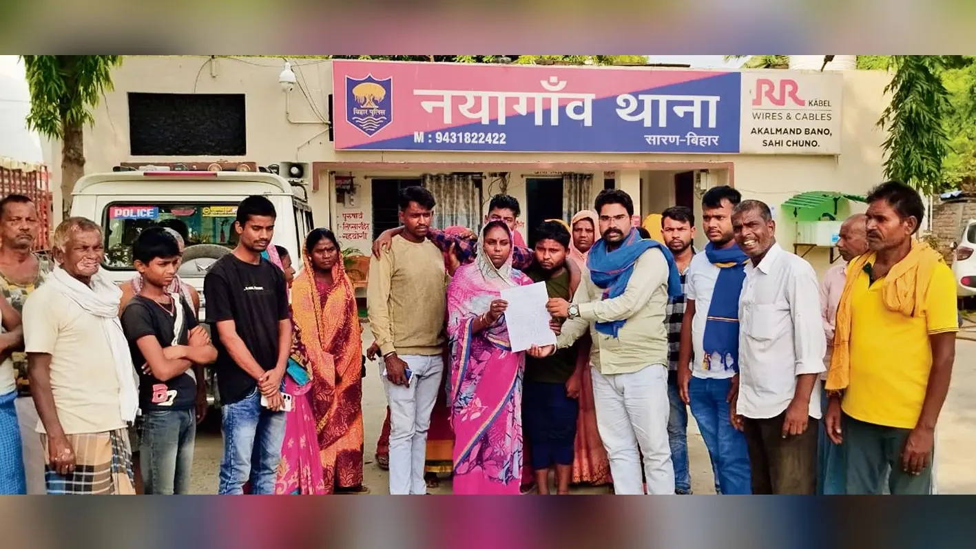 chhapra news : किशोर की पिटाई से नाराज भीम आर्मी ने किया थाने का घेराव