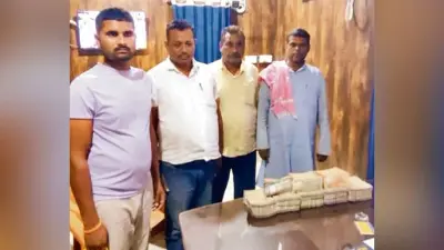 Gopalganj News : यूपी से कार में 17.22 लाख रुपये लेकर जा रहे चार लोग बलथरी में पकड़ाये