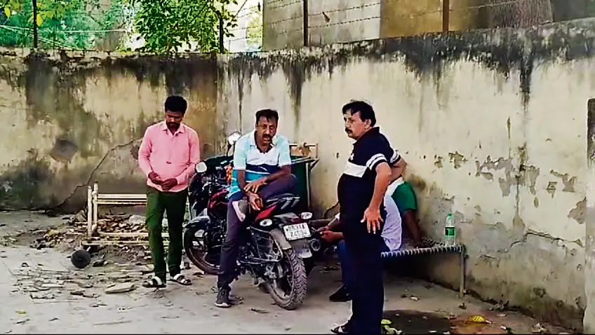 hajipur news. दो दिनों से गायब अधेड़ का रेलवे ट्रैक के पास मिला शव