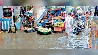भारी बारिश के बाद हावड़ा के कई इलाकों में जलजमाव