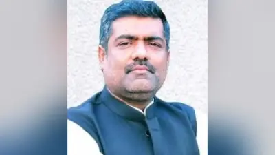 सड़क-पुल पर पार्किग ने बढ़ा दी है राहगीरों की मुश्किलें