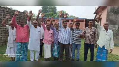 दबंगों ने शौचालय तोड़ा, नाराज लोगों ने किया प्रदर्शन