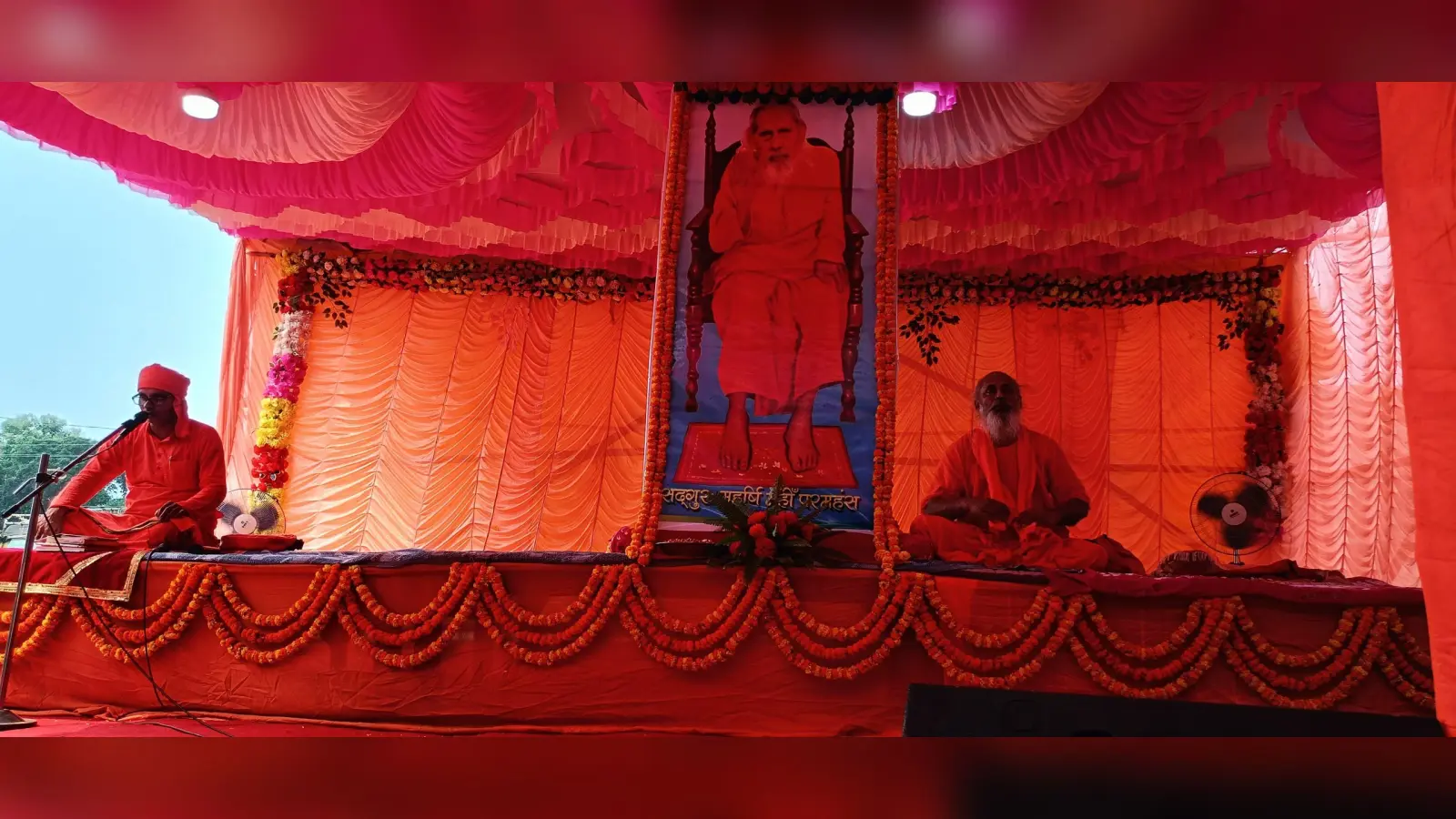 संतों के शरण में जाने से ही मानव का कल्याण है संभव : स्वामी वेदानंद