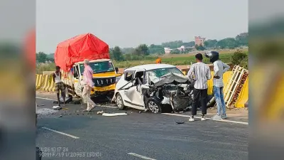 Chhapra News : कार व पिकअप में हुई टक्कर से एक की मौत, चार घायल