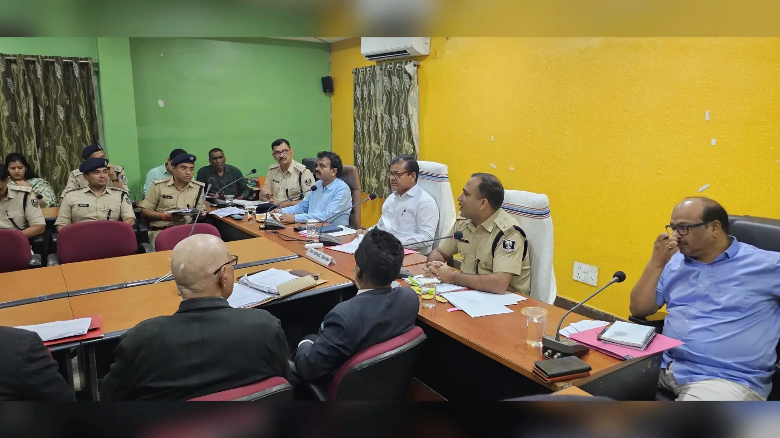 Aurangabad News : डीएम ने एमवीआइ पर जतायी नाराजगी