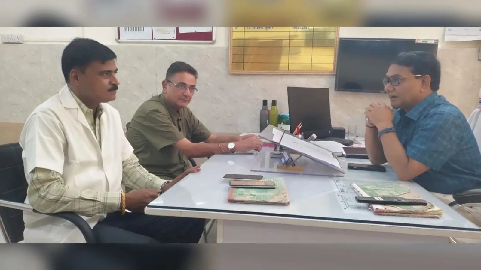 BOKARO NEWS: अस्पताल आनेवाले हर मरीज का रखें विशेष ध्यान : सिविल सर्जन