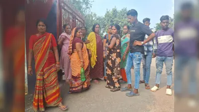 Jamshedpur News : रोहित सिंह हत्याकांड में अपराधियों की गिरफ्तारी के लिए बस्तीवासियों ने घेरा थाना