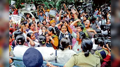 आरजी कर : महिलाओं ने सीबीआइ दफ्तर के पास प्रदर्शन कर पीड़िता के लिए मांगा इंसाफ