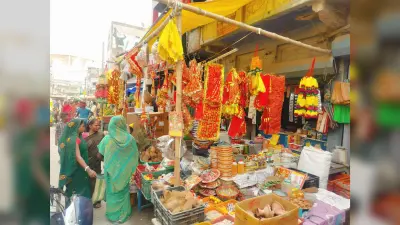 कल मनाया जायेगा सुहाग पर्व करवा चौथ, बाजार में रही चहल पहल