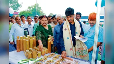 Gaya News : गांधी मैदान में शुरू हुआ खादी मेला उद्यमी बाजार