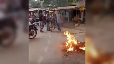 मकान प्लास्टर कर रहे मजदूर की करेंट लगने से मौत, सड़क जाम
