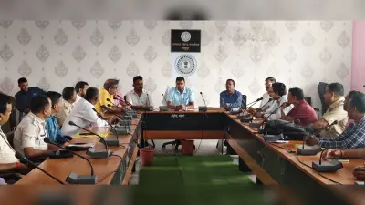 सेक्टर मजिस्ट्रेट व पुलिस पदाधिकारियों के साथ की चर्चा, कर्मियों को बूथों पर व्यवस्था दुरुस्त करने दिया टास्क