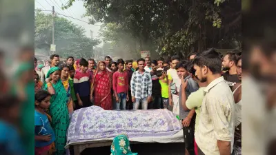 नाबालिग की मौत पर हंगामा, आक्रोशित परिजनों ने टायर जला किशगनंज-बहादुरगंज सड़क किया जाम