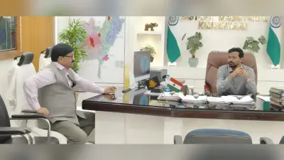 डीएम से मिले पूर्व विधायक मुजाहिद आलम, बाढ़ पीड़ितों को जीआर राशि दिये की मांग