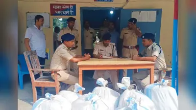इंडो-नेपाल सीमा पर स्थित पैक टोला गांव से तीन क्विंटल गांजा
