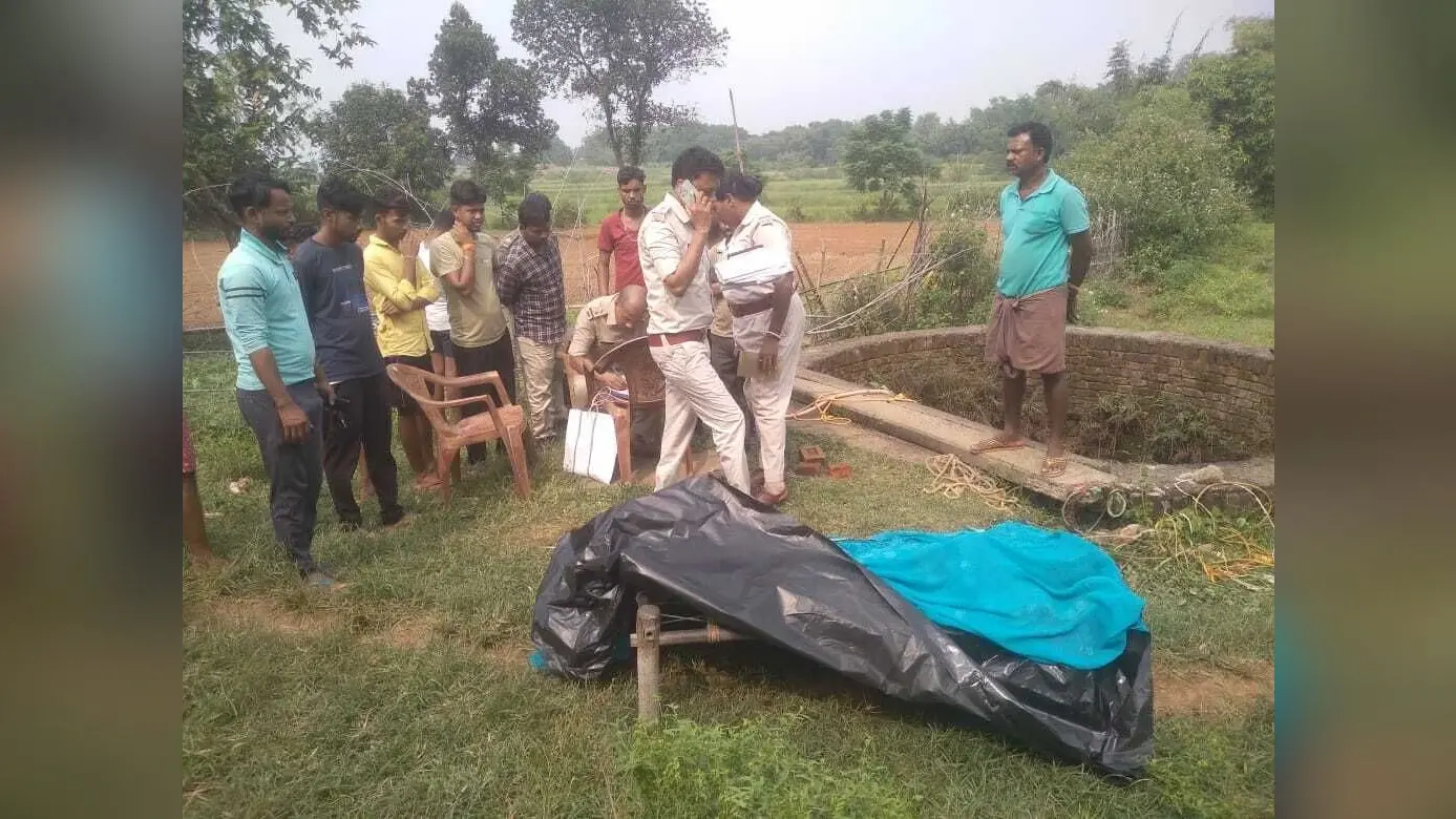 विवाहिता का शव कुआं से बरामद, परिजनों ने ससुराल वालों पर लगाया हत्या का आरोप.
