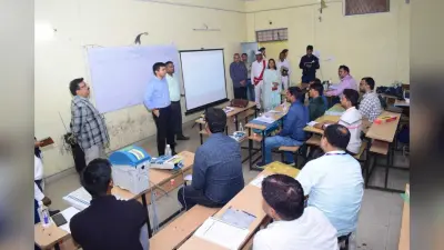 माइक्रो ऑब्जर्वर मतदान से एक दिन पूर्व बूथों में आवश्यक तैयारियों का लें जायजा