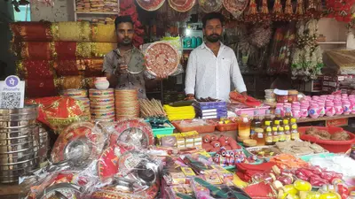करवा चौथ आज, बाजारों में पूरे दिन चहल-पहल, महिलाओं ने जमकर की खरीदारी