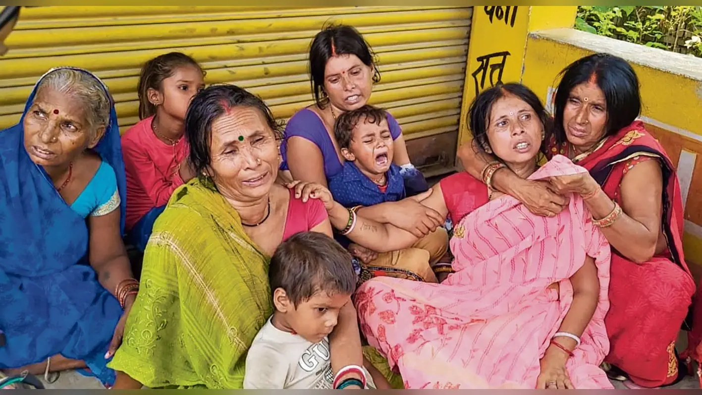 Chhapra News : उत्पाद विभाग की गाड़ी ने बाइक में मारी ठोकर, एक युवक की मौत