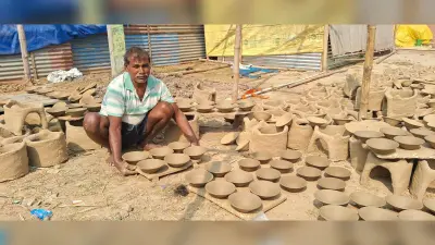 Aurangabad News : मिट्टी के दीये व ढक्कन बनाकर किया जा रहा स्टॉक