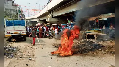Gopalganj News : थावे से बच्चे के अपहरण के खिलाफ फूटा आक्रोश, सड़क पर की आगजनी