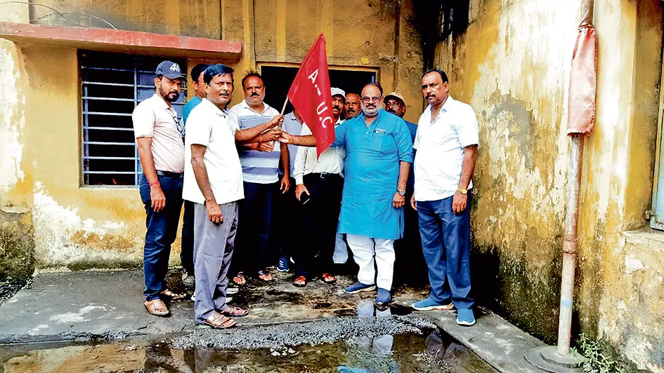 एचएमएस को छोड़ एटक से जुड़े कोलियरी के श्रमिक