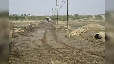 कहीं कीचड़ तो कहीं दलदल, बांस घाट तक पहुंच पथ का निर्माण चुनौती