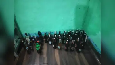 Dhanbad News: तीन होटलों से अंग्रेजी शराब जब्त, एक गिरफ्तार