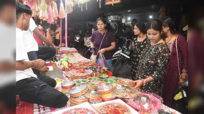 DHANBAD NEWS : पति की दीर्घायु के लिए निर्जला व्रत रखेंगी सुहागिनें, करवा चौथ आज