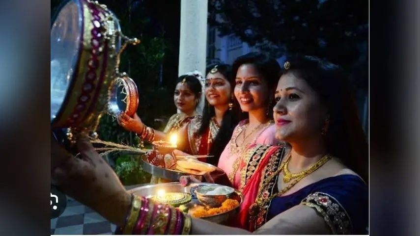 सुहागिनों ने रखा करवा चौथ का व्रत, पति की दीर्घायु का मांगा वरदान