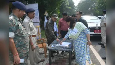 BOKARO NEWS : शांतिपूर्ण चुनाव कराने को लेकर सड़क पर उतरीं डीसी