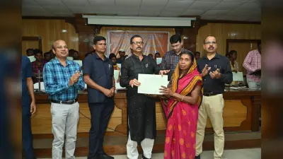 Jharsuguda News: हीराकुद के विस्थापितों व भूमिहीनों को मिला जमीन का पट्टा