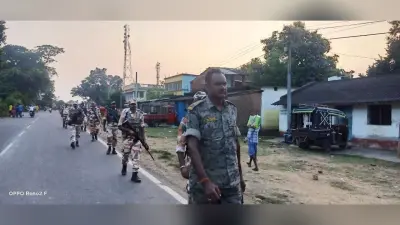 पुलिस व आइटीबी के जवानों ने निकाला फ्लैग मार्च
