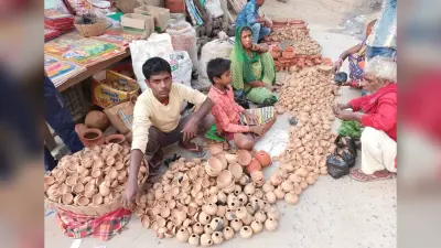 चाइनीज सामानों से कड़ा मुकाबला कर रहे हैं कुंभकार