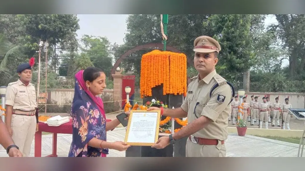 कर्तव्य के पथ पर अपने प्राणों की आहुति देने वाले वीरों को किया नमन