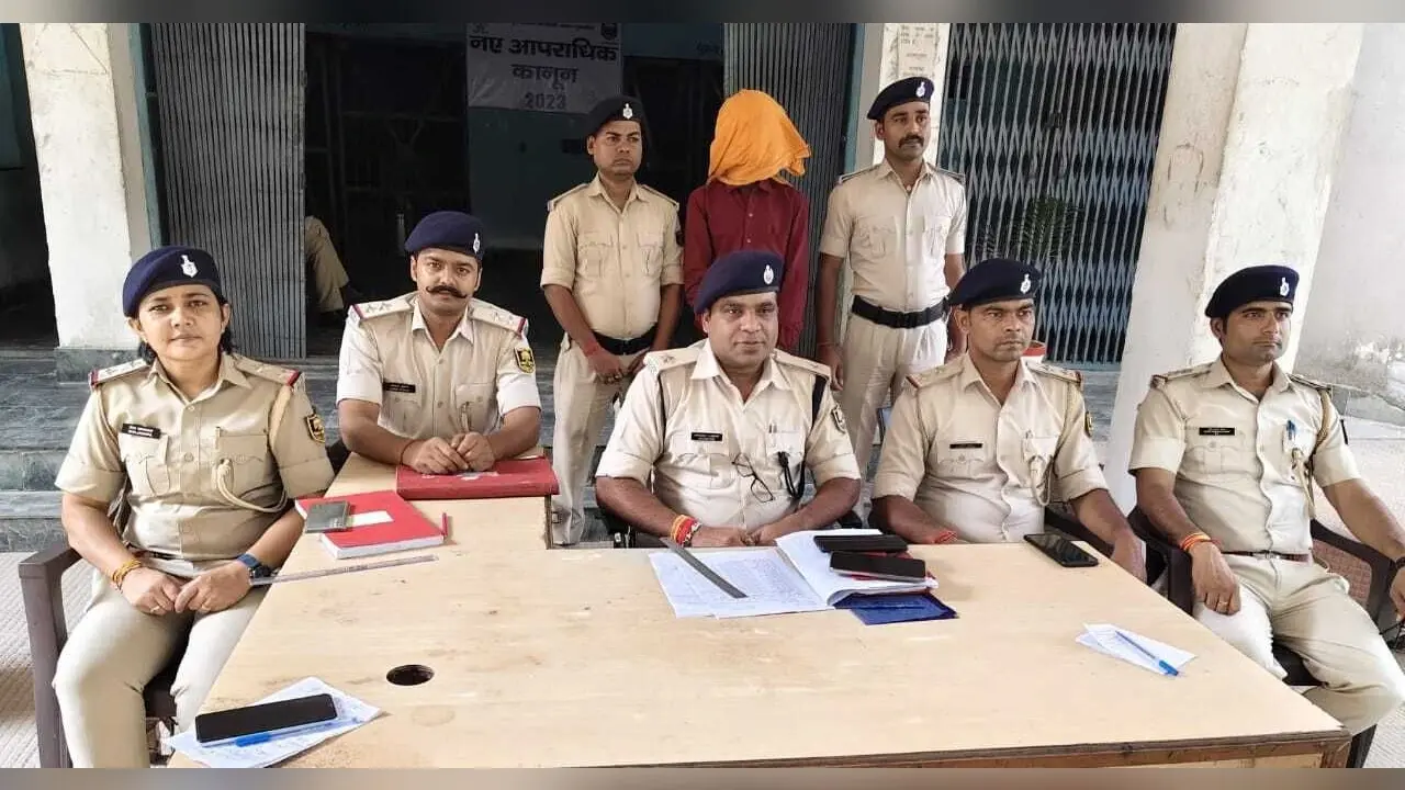 फरार इनामी बदमाश फोकन मुखिया गिरफ्तार