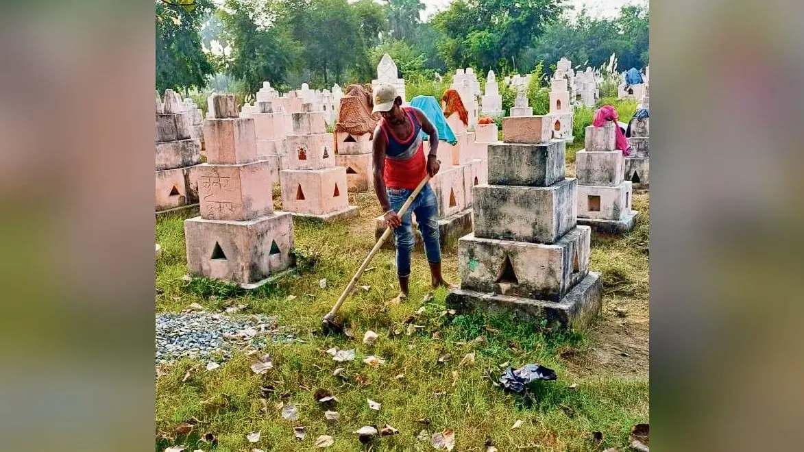 Gopalganj News : चकाचक होंगे शहर के सभी छठ घाट, सफाई में जुटीं आठ टीमें, उपेक्षित पड़ी शहर की छाड़ी नदी के भी घाट पर विशेष फोकस