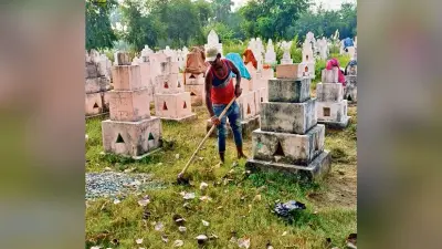 Gopalganj News : चकाचक होंगे शहर के सभी छठ घाट, सफाई में जुटीं आठ टीमें, उपेक्षित पड़ी शहर की छाड़ी नदी के भी घाट पर विशेष फोकस