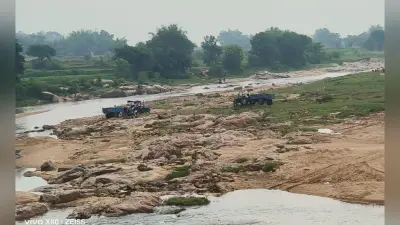 Giridih News: बराकर, उसरी व जयंती नदी से खुलेआम हो रहा बालू का उठाव