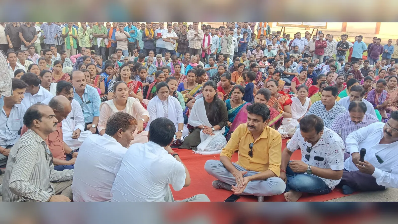 Jharsuguda News: किरमिरा पंचायत समिति अध्यक्ष के खिलाफ अविश्वास प्रस्ताव लाने का विरोध, बीजद ने ब्लॉक व जिलाधीश कार्यालय घेरा