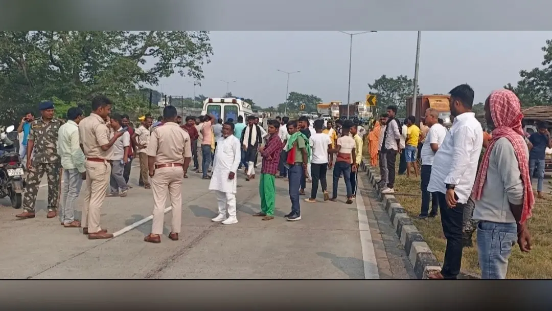 dhanbad news : स्कार्पियो के धक्के से बाइक सवार पत्नी की मौत, पति घायल