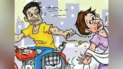बाइक सवार बदमाशों ने महिला के गले से चेन छीनीं, घटना सीसीटीवी में कैद