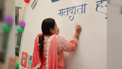 डीसी ने मतदाता जागरुकता हस्ताक्षर अभियान का किया शुभारंभ