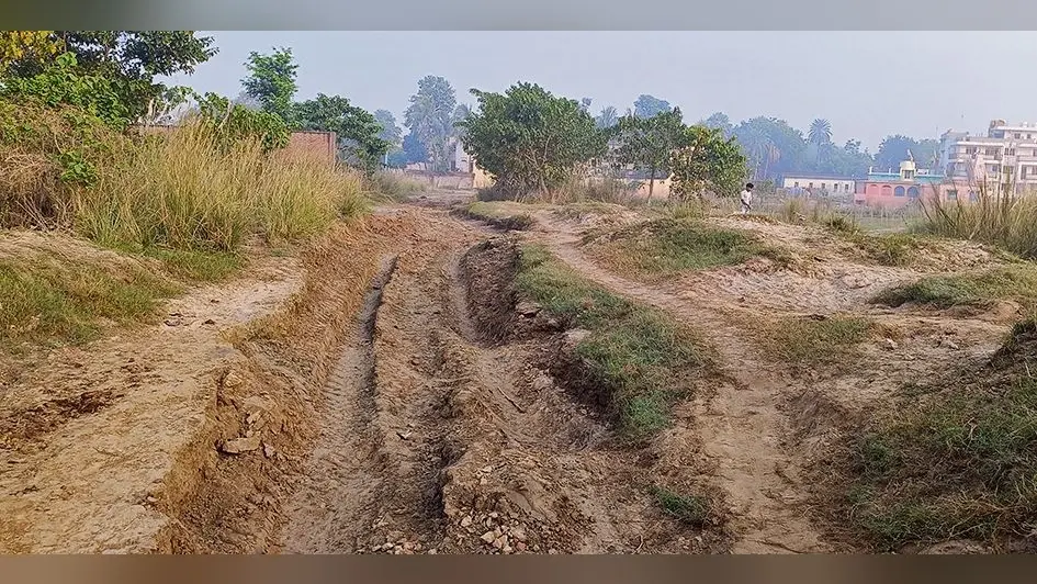 Chhapra News : बाढ़ से छठ घाटों की स्थिति हो गयी खतरनाक