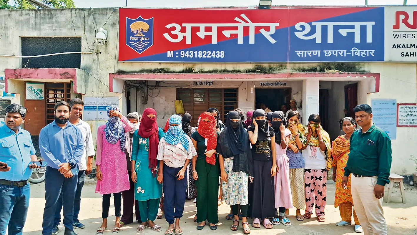 Chhapra News : ऑर्केस्ट्रा ग्रुप से मुक्त करायी गयीं 31 नाबालिग लड़कियां, पांच संचालक किये गये गिरफ्तार