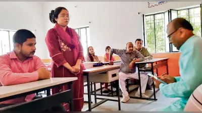 Gopalganj News : जैतपुरा हाइस्कूल में पीएम मोदी पर अमर्यादित व भड़काऊ वाक्य पढ़ाने वाली शिक्षिका सस्पेंड
