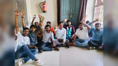 एनएसयूआई के प्रदर्शन के बाद एमजेके कॉलेज ने वापस लिया विवादित आदेश