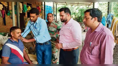 Gopalganj News : बनकटिया पंचायत में पहुंची मेडिकल टीम, मरीजों की स्थिति की जांच की
