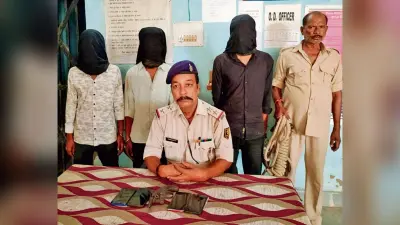 saran news . बाइक व पिस्तौल के साथ तीन युवक गिरफ्तार